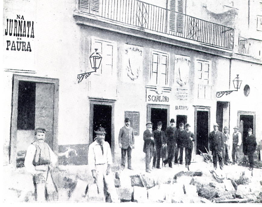 Un'immagine dei lavori di demolizione del Teatro S. Carlino